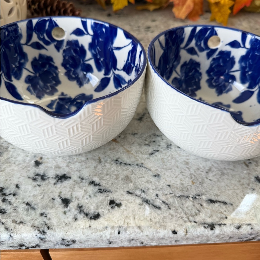 🌿2 Beautiful Blue and White Ceramic Bowls🌿